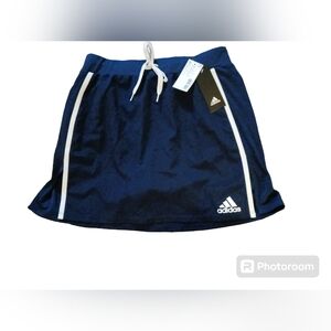 NWT ADIDAS Aeroready Skorts.  Womens.  Size small.  Navy blue and white.